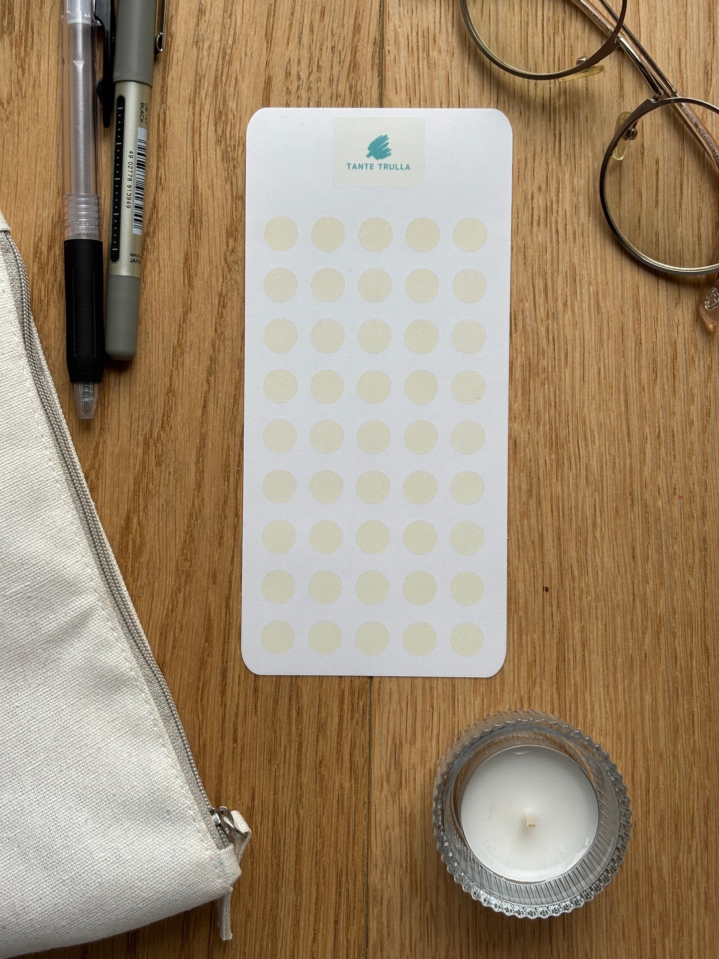 Just Dots | pastell