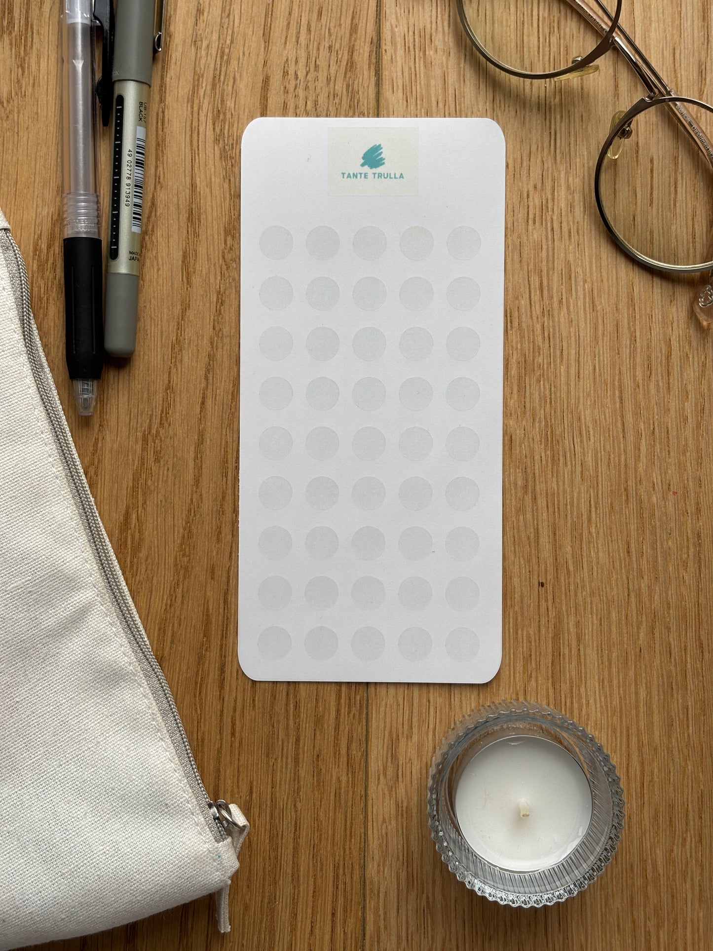Just Dots | pastell