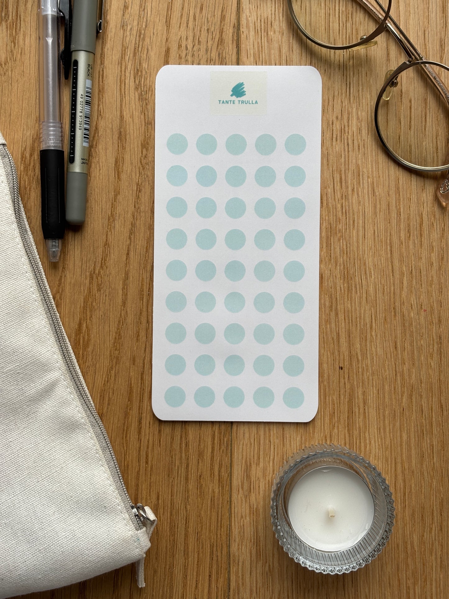 Just Dots | pastell